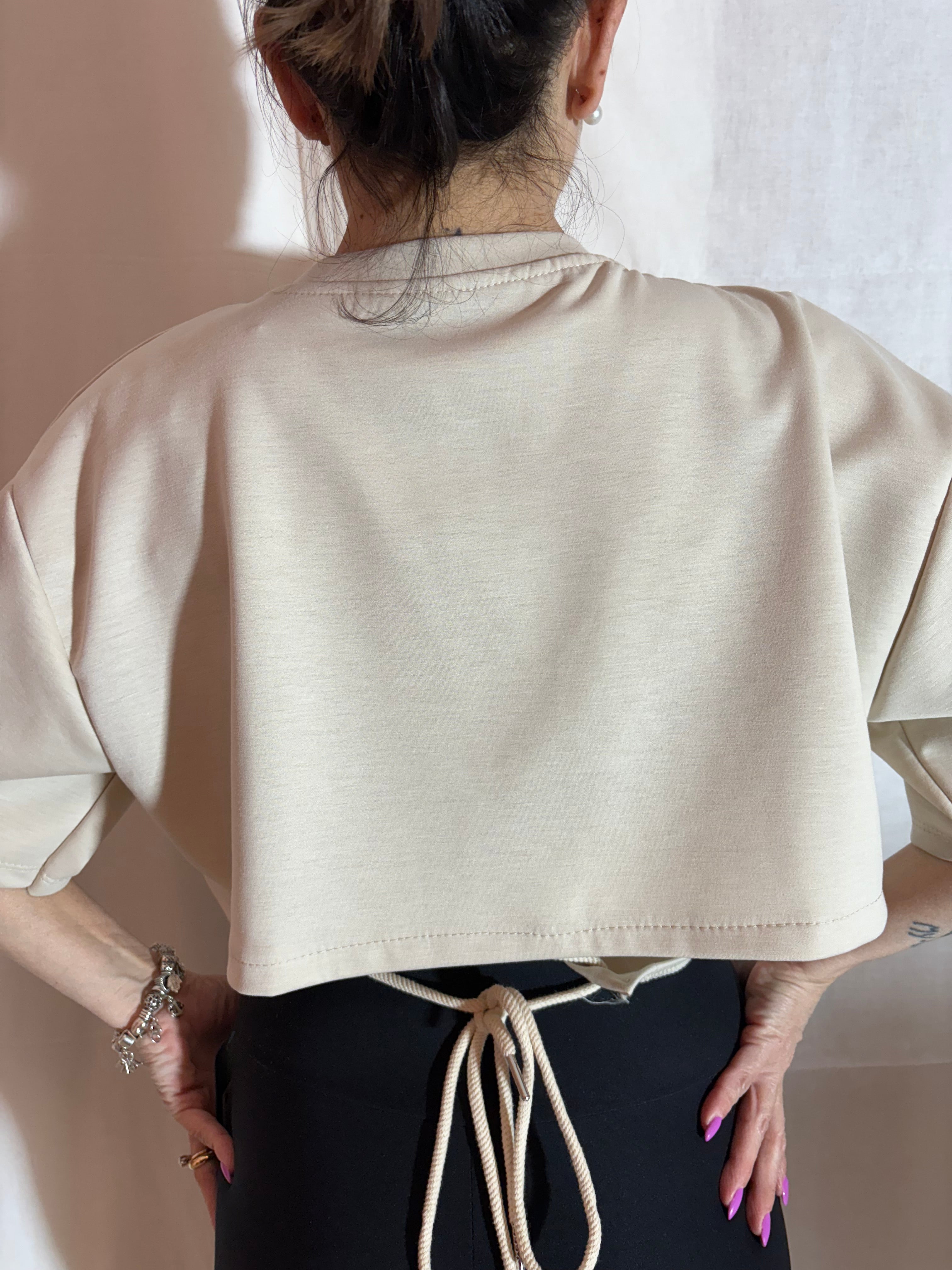 t shirt beige stringhe