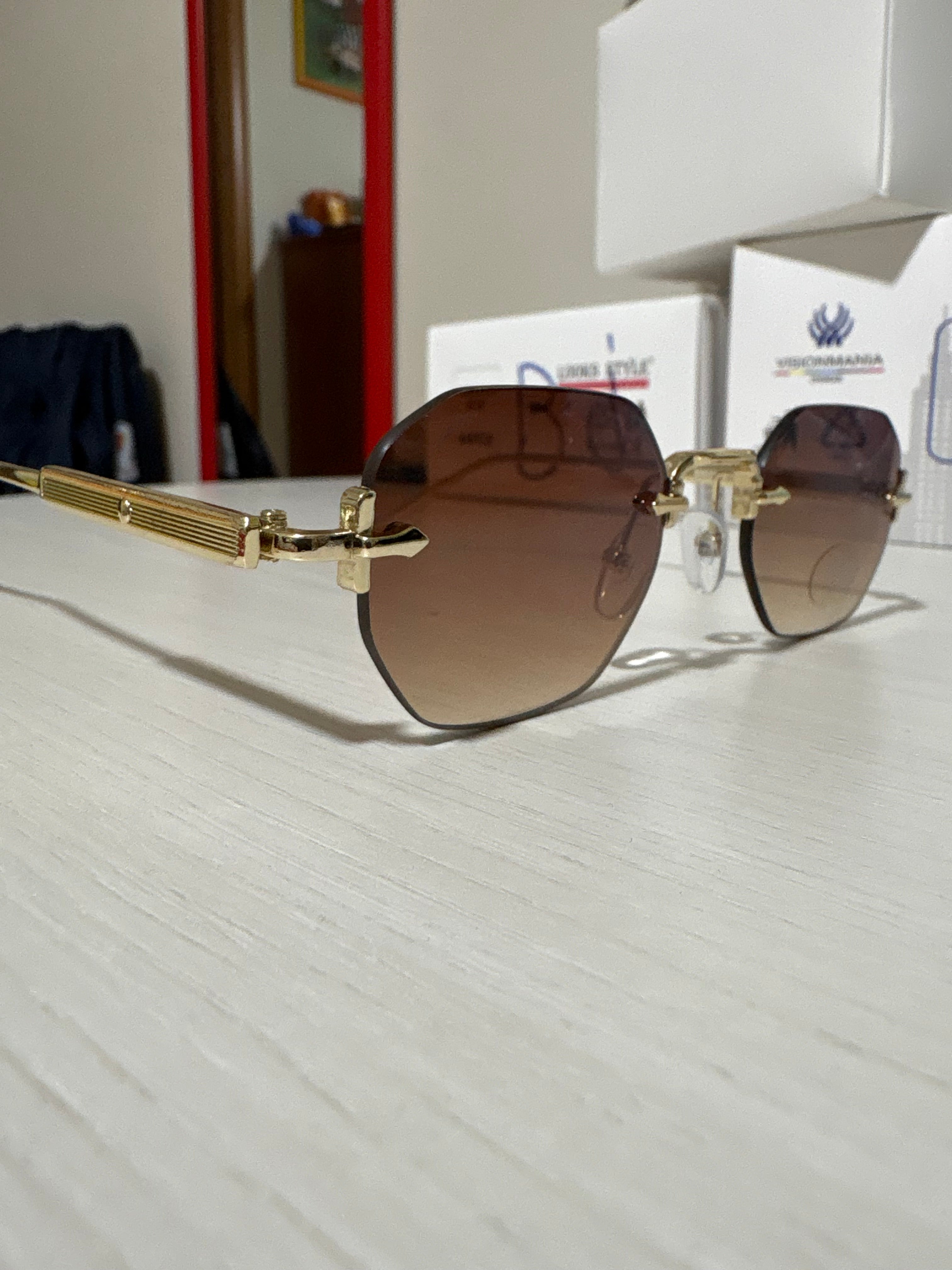 occhiali brown esagonal asta particolare
